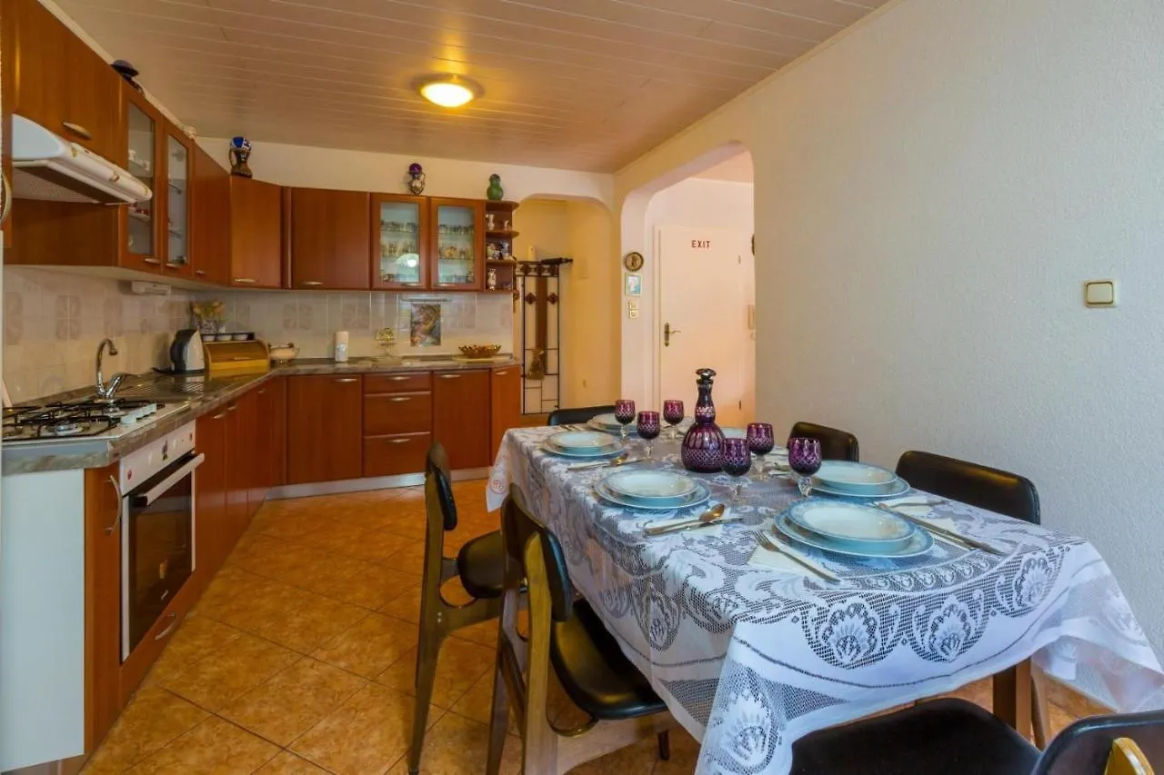 Blazic Apartment Jadranovo